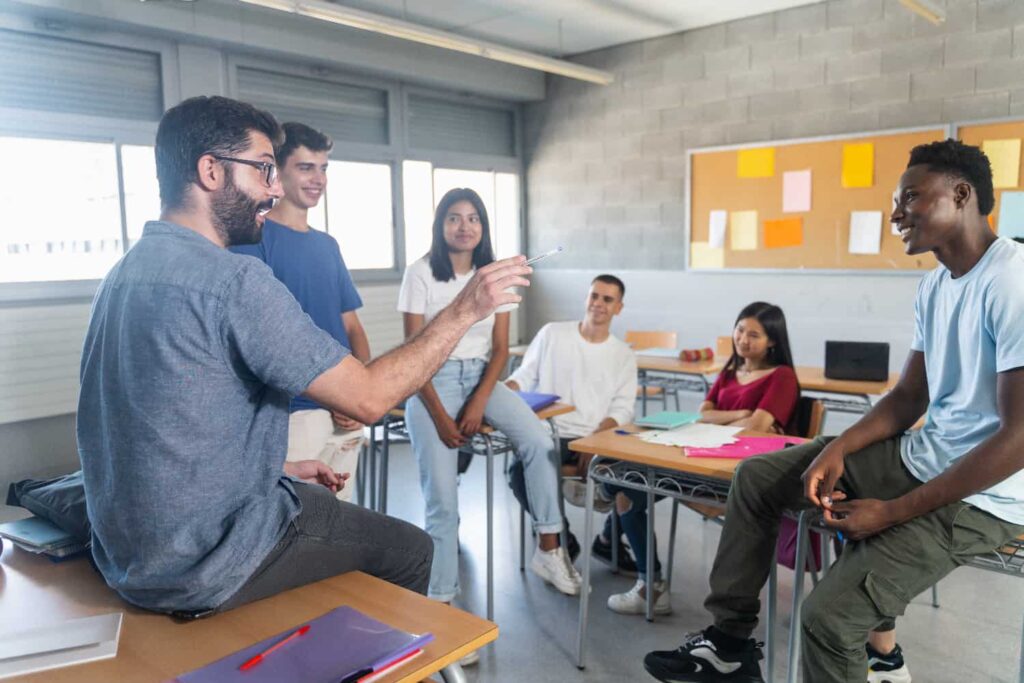 Activité de prévention auprès de jeunes organisée par un éducateur spécialisé