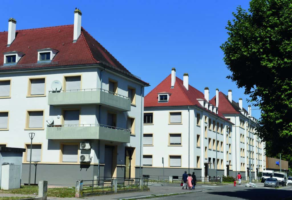 balcons et façades des immeubles rénovés dans la cité Reuss à Strasbourg, par Ophéa