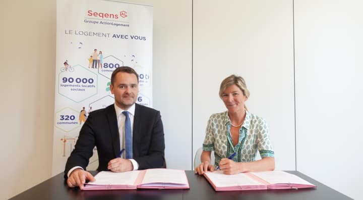 signature de la convention de partenariat entre Stéphane Dauphin, Directeur général de Seqens et Géraldine Chaigne, Directrice générale Agarim