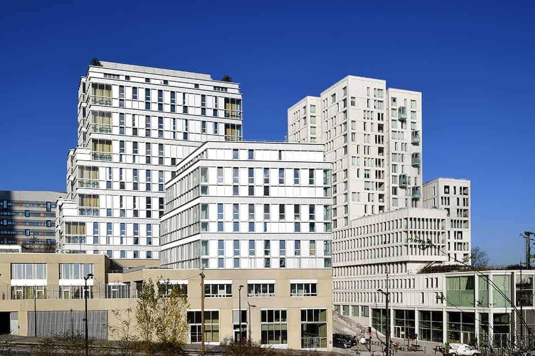 façades d'immeubles de logements sociaux, par l'OPH Paris Habitat