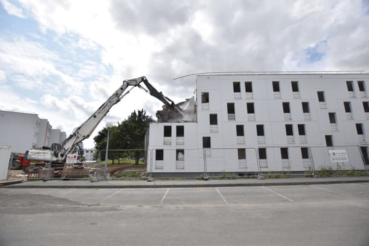 Déconstruction de 16 logements dans le quartier de La Vigne aux Roses, par Vendée Habitat, à La-Roche-sur-Yon (85)