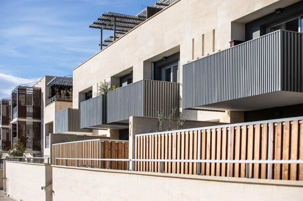 balcons de logements sociaux dans l'Hérault (34), par le bailleur social ACM Habitat