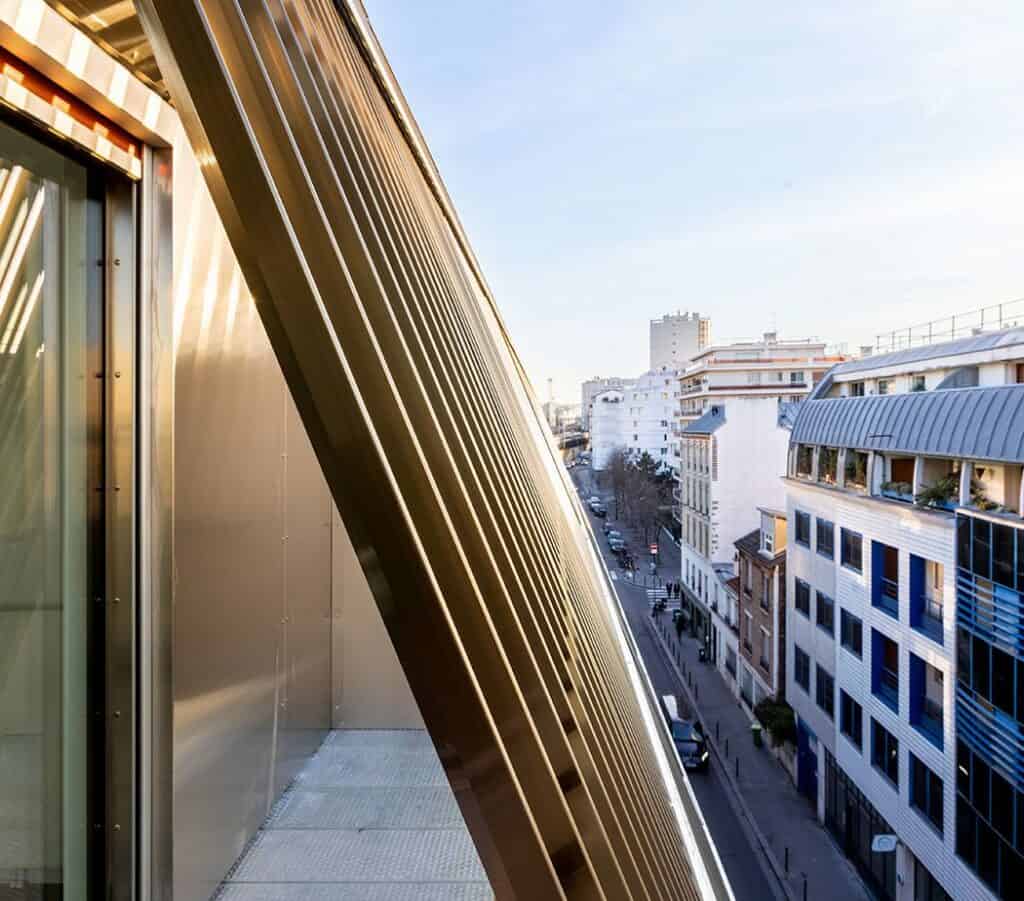 vue d'un balcon de la résidence Castagnary à Paris 15, par le bailleur social Paris Habitat