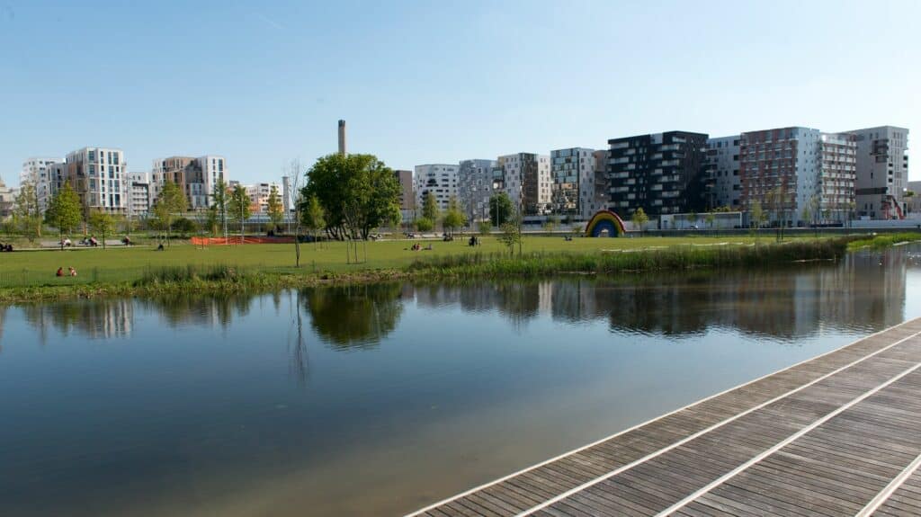 vue sur l'environnement de l'écoquartier des Docks de Saint-Ouen (93)